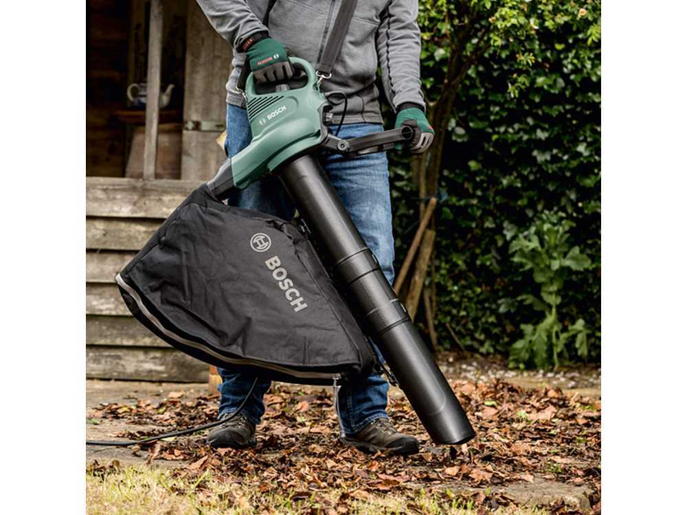 Outdoor vacuum store cleaner for leaves