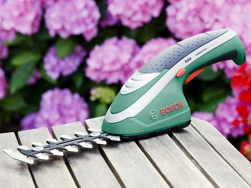 Bosch isio cordless shape & edge hedge trimmer deals