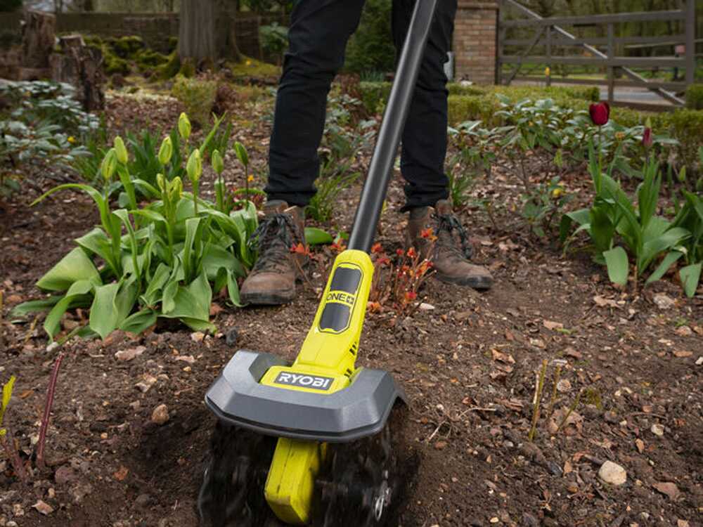 Battery-powered Garden Tiller RYOBI 
