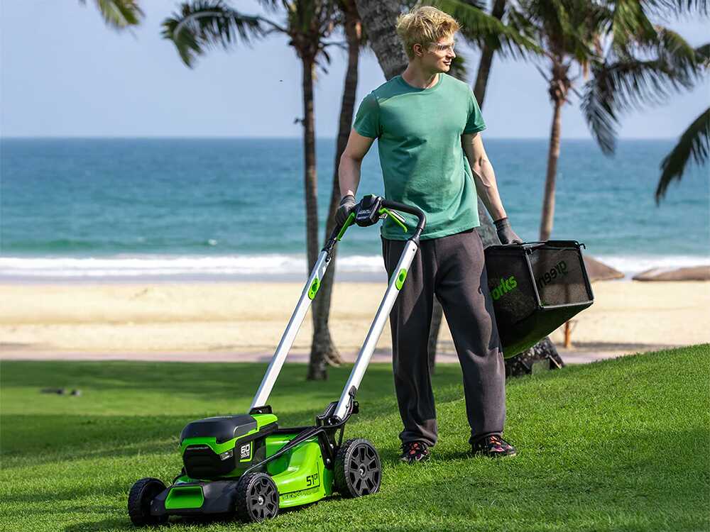 Greenworks GD60LM51SPK4 Battery-powered lawnmower best deal on