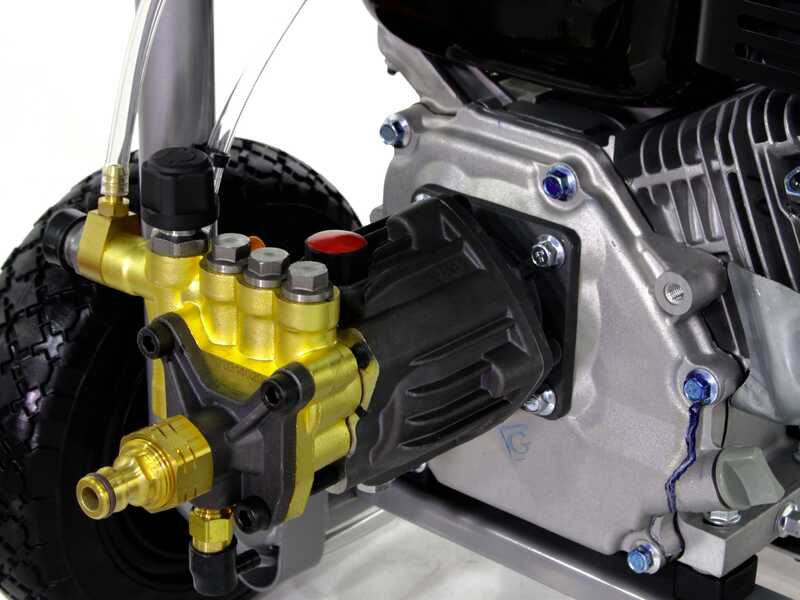 GeoTech GPW 10/220 BP Petrol Pressure Washer - 208cc and 7 HP petrol engine - 233 bar