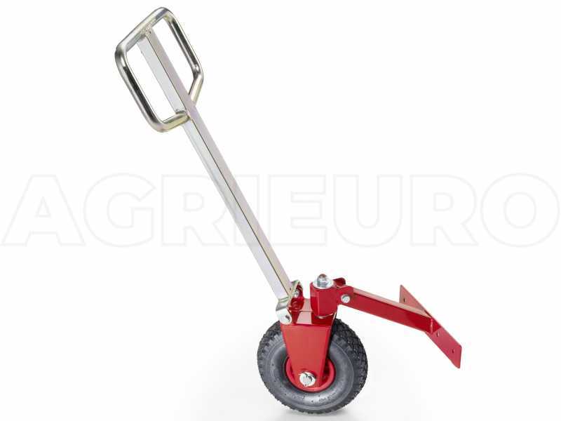 Third wheel pulling bar for garden shredder