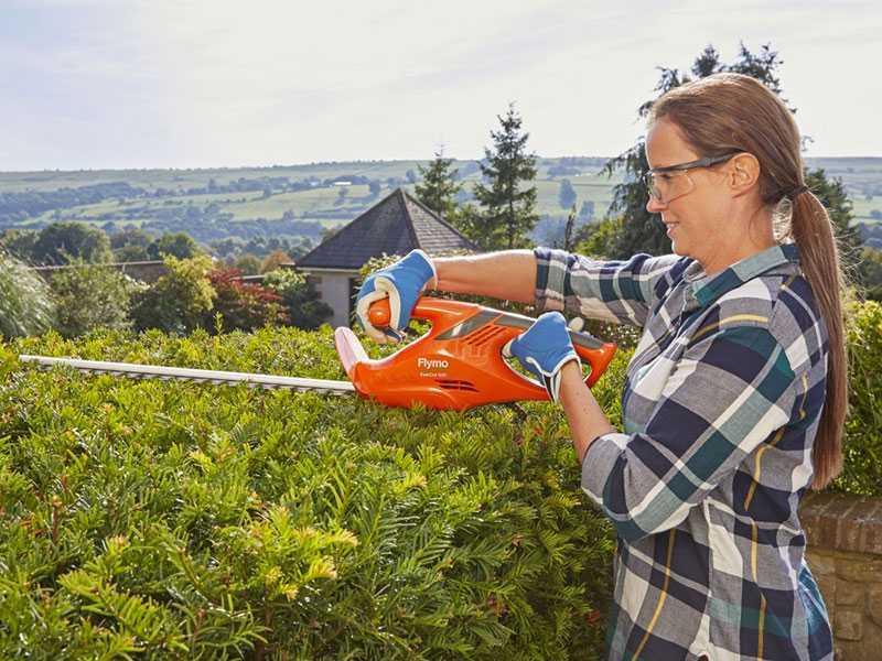Flymo EasiCut 520 Electric Hedge Trimmer - 500 W