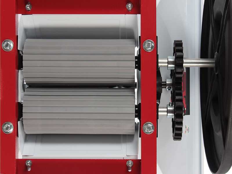 Grifo PP.18 - Small-sized Enamelled Steel Manual Grape Crusher