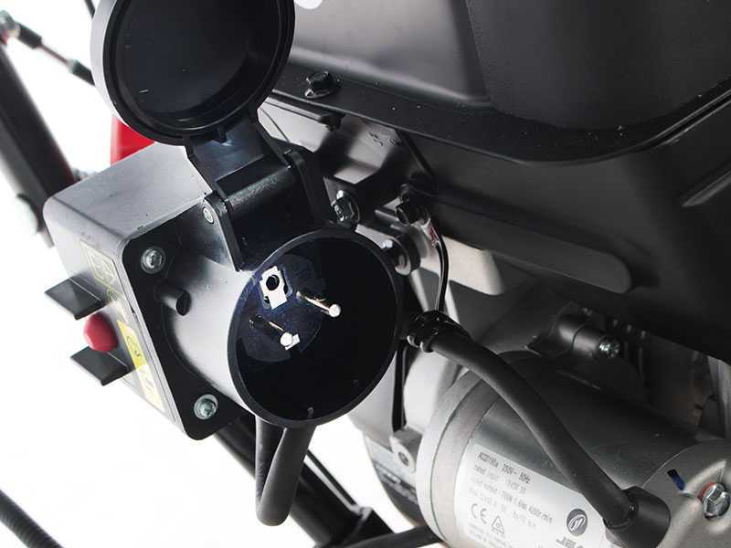 Ama NPS 1370C - Petrol Snowplough - Tracked - Loncin LC185FDS