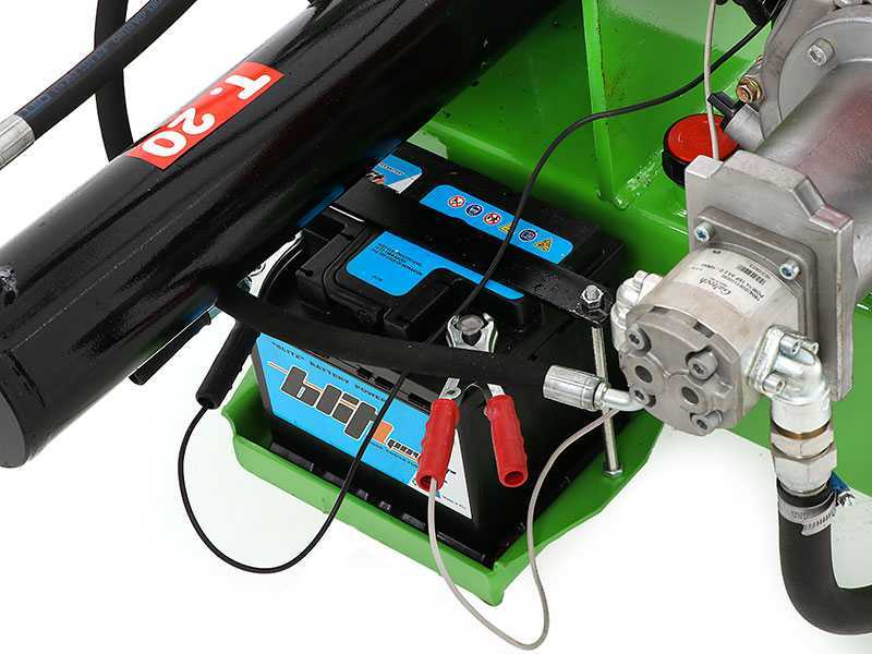 Wheeled Horizontal Log Splitter with 4-stroke Petrol Engine - 20 Tons