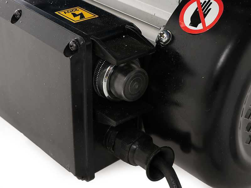 AMA 6T GNU Horizontal Log Splitter with 2200 W Electric Motor - 6 T Splitting Force