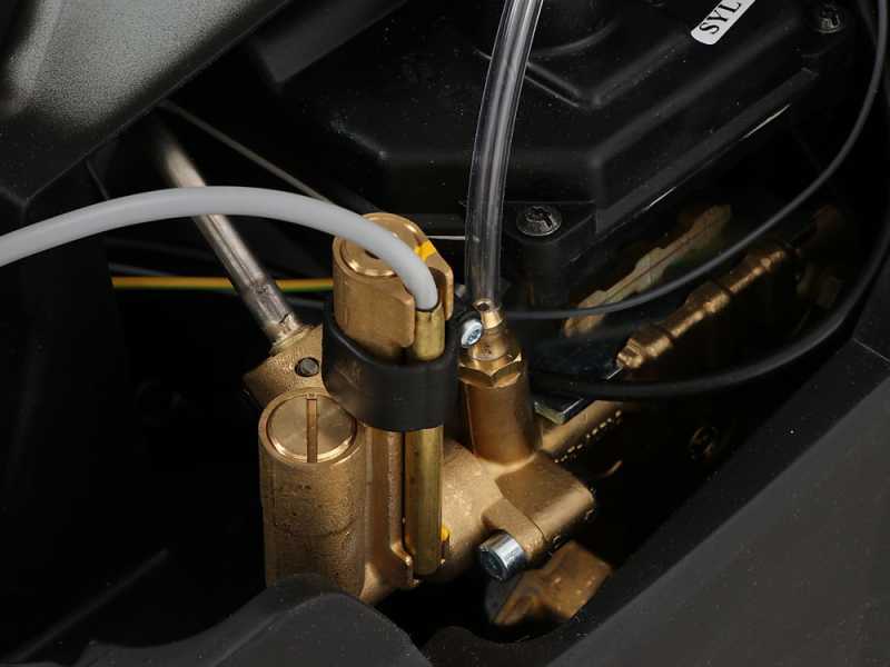 Karcher Pro HDS 5/11 UX Vertical Hot Water Pressure Washer, 230V - Brass pump - Hose reel