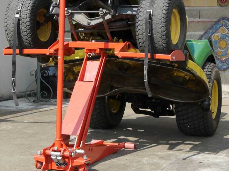 Lawn clearance mower lift