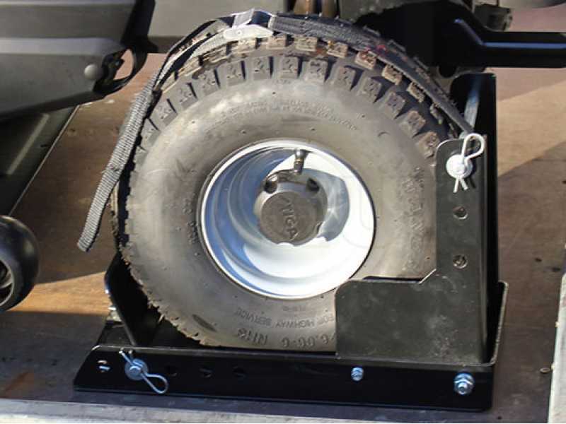 Adjustable wheel lock - up to 460 mm wheel diameter - for all ride on mowers