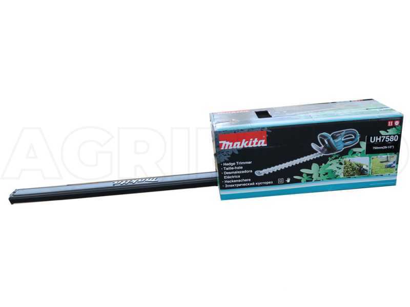 Makita UH7580 Electric Hedge Trimmer - 670 W, 75 cm Bar