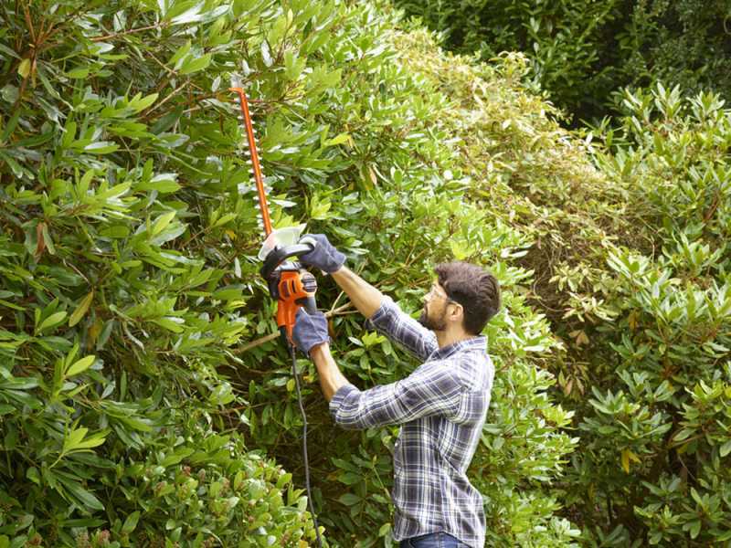 Black &amp; Decker BEHTS401-QS Electric Hedge Trimmer - 500 W Hedge Trimmer with 55 cm Bar