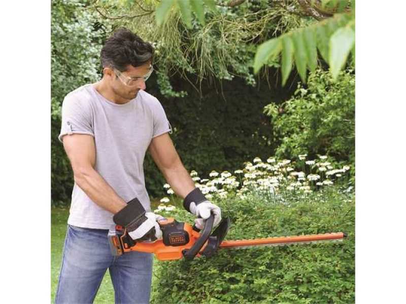 Black Decker GTC18504PC QW Battery powered Hedge Trimmer 18V 4Ah Battery 50 cm Blade