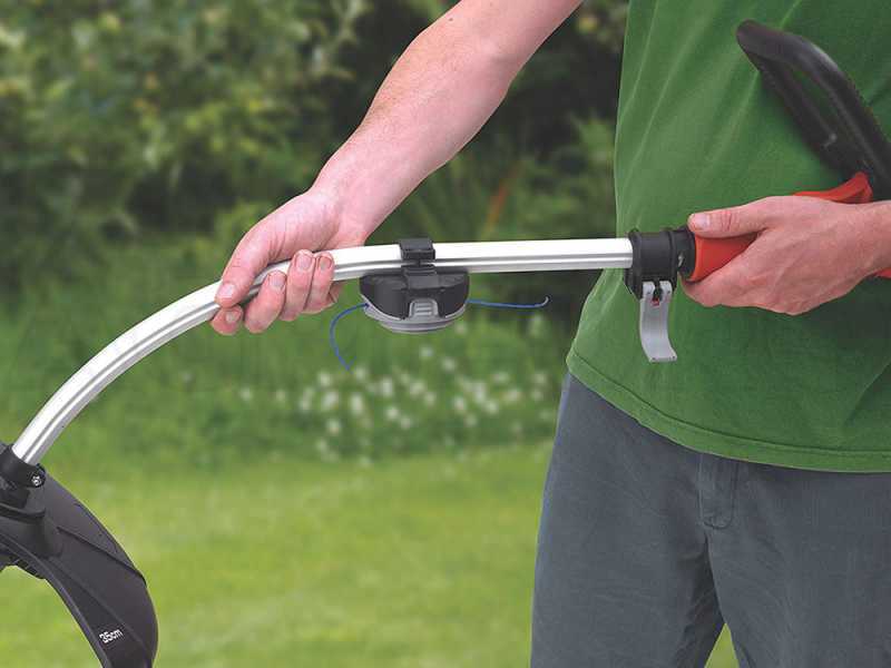 Black Decker GL9035 QS Electric Edge Strimmer with 900W single phase electric motor