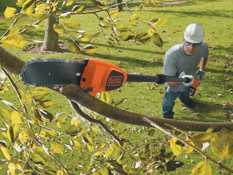 Black & decker chainsaw battery operated hot sale