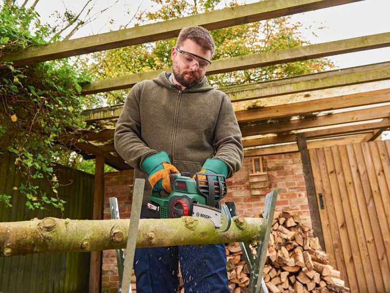 Bosch hotsell battery chainsaw