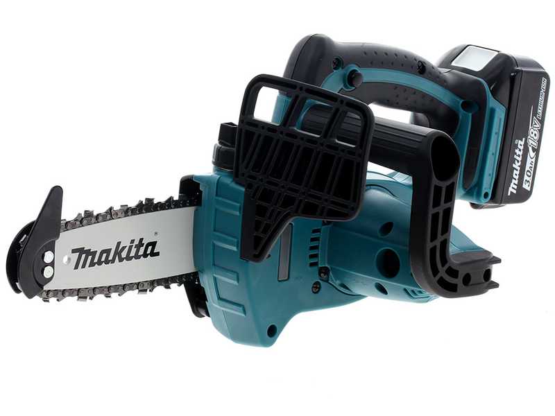Makita DUC122ZK battery powered electric chainsaw 3Ah 18V battery and charger included compact