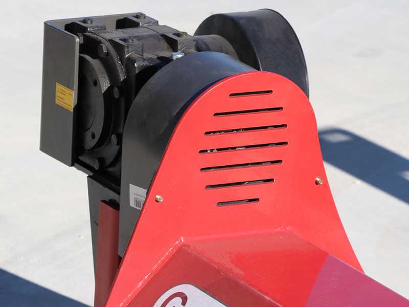 GeoTech-Pro AMF-E 145 - Tractor-mounted side verge flail mower with Arm - Light series