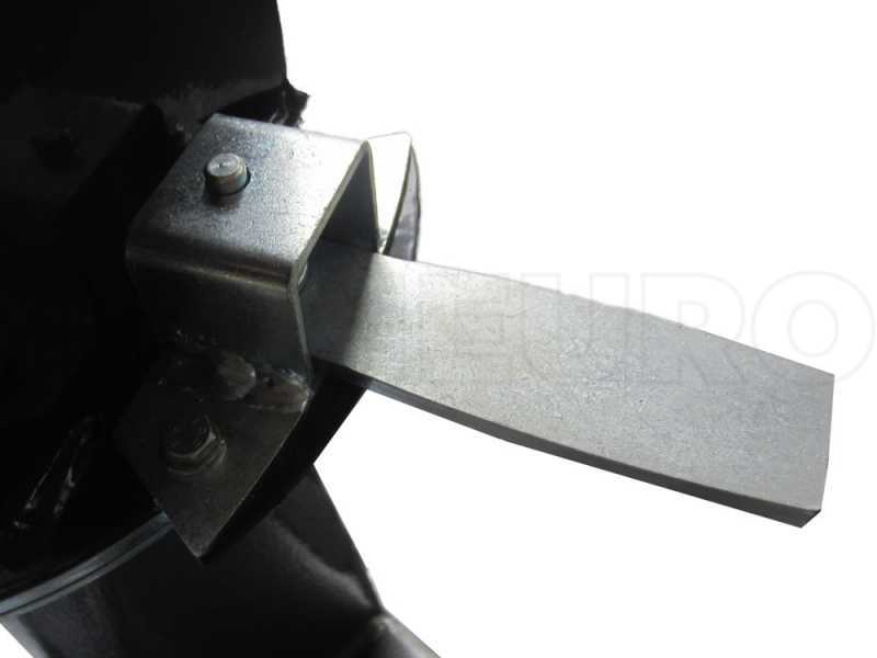 BlackStone BTC 100 - Tractor-mounted garden shredder - 4-blade cutting system - 100mm lumber cutting diameter