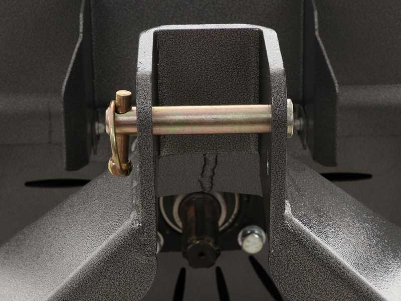BlackStone BTC 100 - Tractor-mounted garden shredder - 4-blade cutting system - 100mm lumber cutting diameter