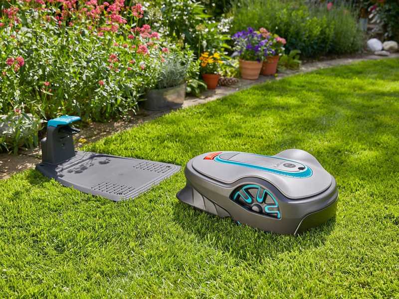 Gardena SILENO life 750 Robot Lawn Mower - With Perimeter Wire and Lithium-ion Battery