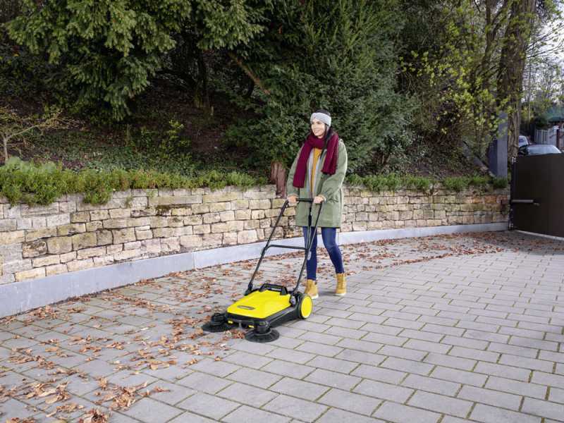 K&auml;rcher S 4 Twin Manual Hand-push Power Sweeper with collection basket - 20 L Collector
