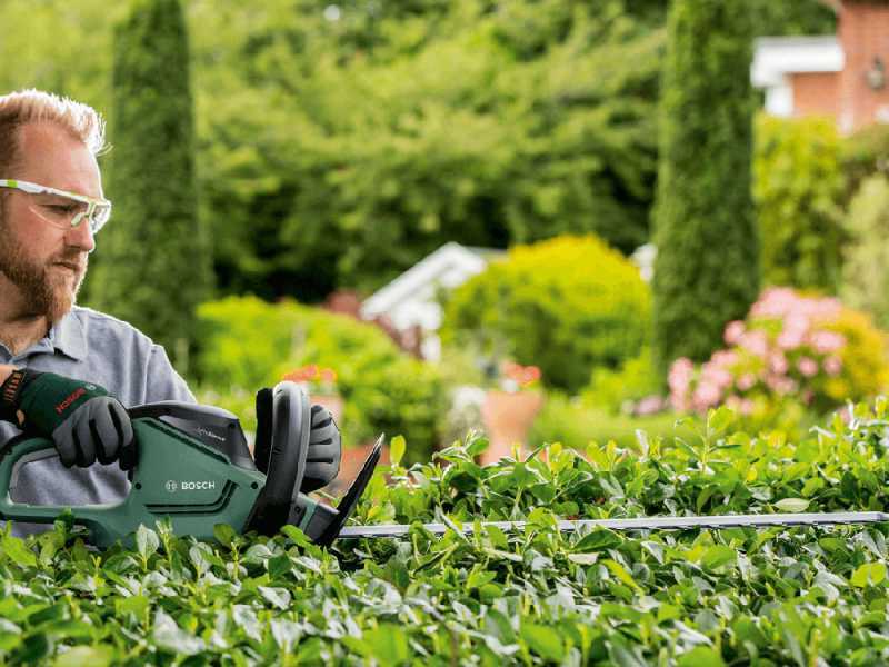 Bosch Universal Hedgecut 50 Electric Hedge Trimmer - 50cm Blade - 480W