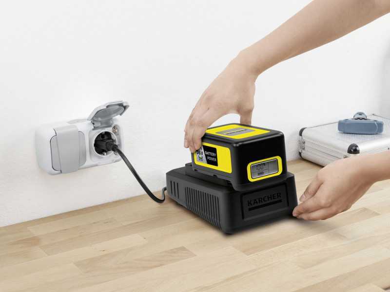 Karcher CNS 36-35 - 36V 2.5 Ah Battery-powered Electric Chainsaw - 35 cm Blade