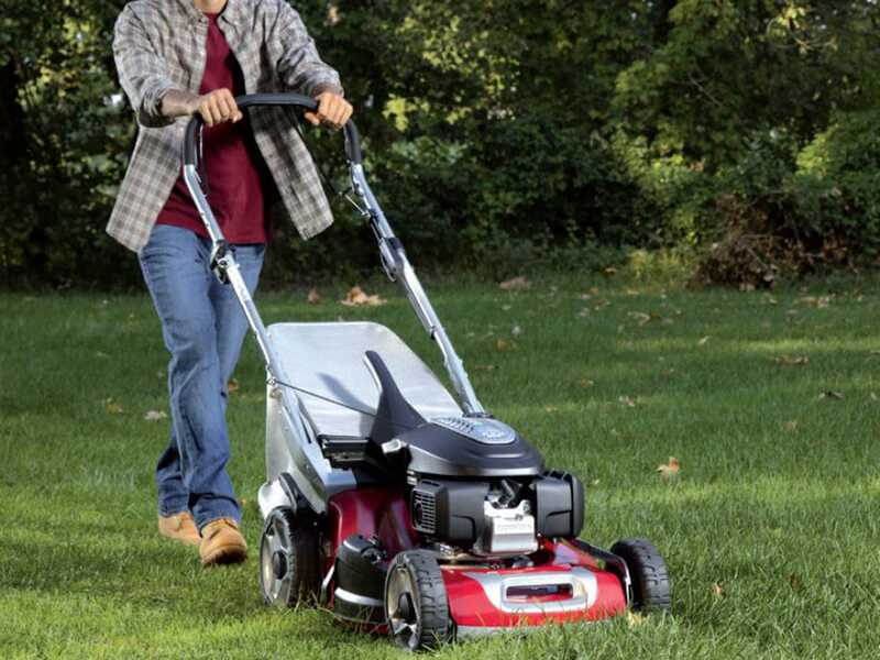 CastelGarden XM 55 S Self-propelled Lawn Mower with ST 170 Petrol Engine - 53 cm Cutting Width