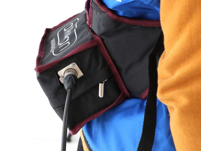Battery-powered HELIUM+ Archman Lopping Shears with telescopic pole - swiveling cutting head