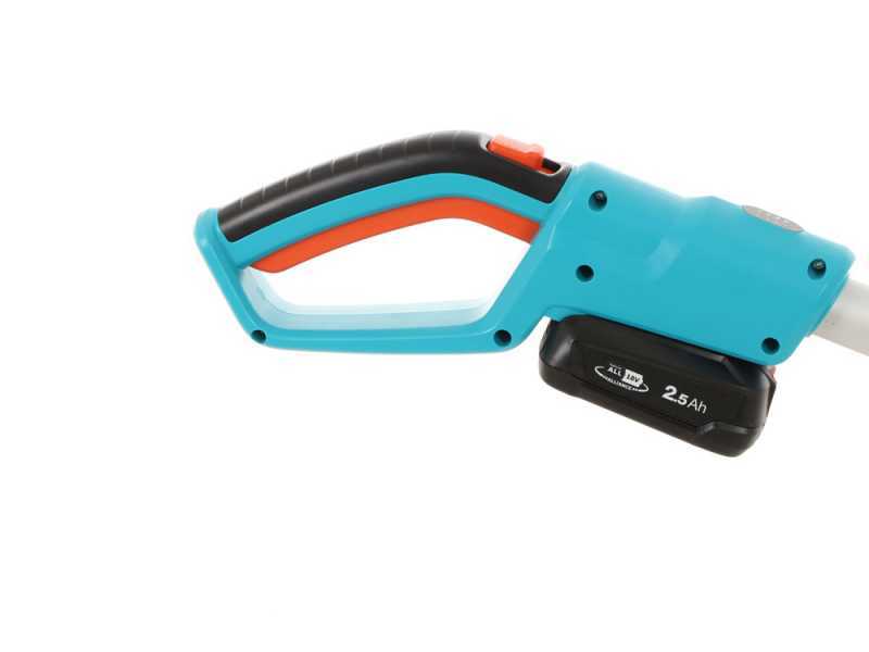 Gardena THS 42/18V P4 Ready To Use Set 42 cm Electric Hedge Trimmer on Telescopic Pole, 18 V-2.5Ah Lithium Battery