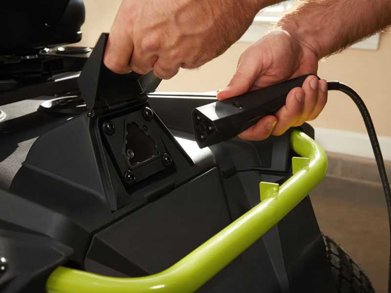 Ryobi RY48RM76A Battery-powered Riding-on Mower - 48 V/50Ah Battery-powered Electric Motor - 76cm Cutting Width - 2 in 1