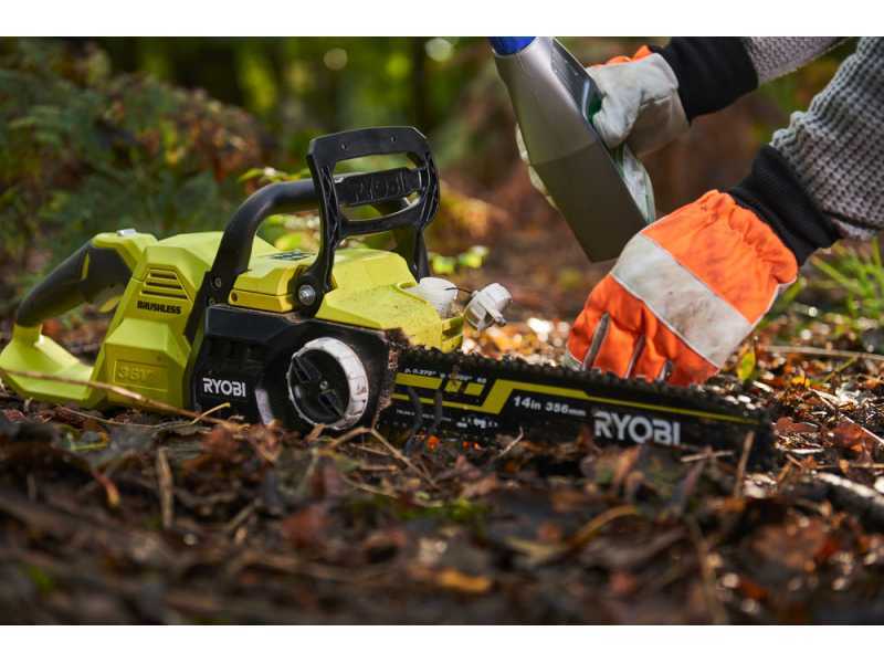 RYOBI RY36CSX35A-150 Battery-powered Electric Chainsaw - 36 V - 35 cm Bar Length