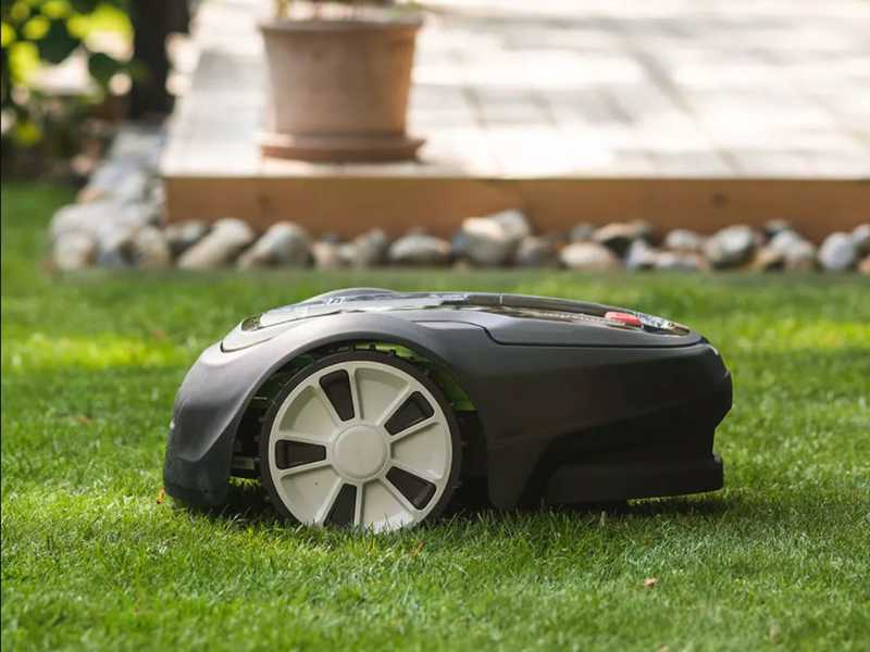 Greenworks OPTIMOW 5 Robot Lawn Mower - Lawn Mower with Perimeter Wire