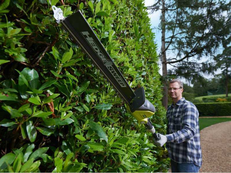 RYOBI OPT1845 cordless telescopic hedge trimmer - 18V - swivel - 45cm blade - WITHOUT BATTERIES AND CHARGERS