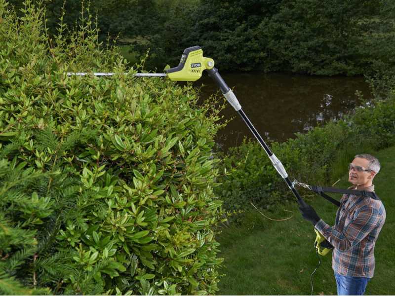 RYOBI 450W RPT4545E electric hedge trimmer on telescopic extension pole - 45cm blade - 20mm cut