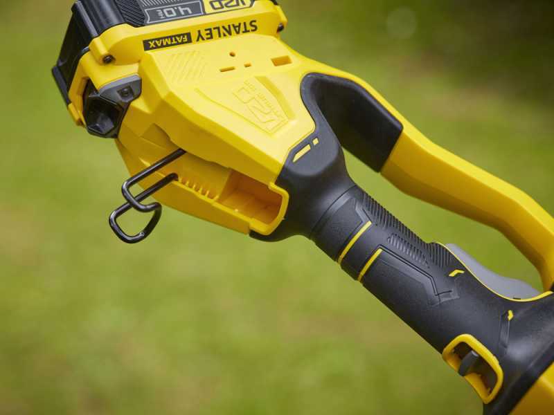 STANLEY FATMAX V20 Telescopic Pruner on Adjustable Extension Pole - 18 V 4Ah Battery
