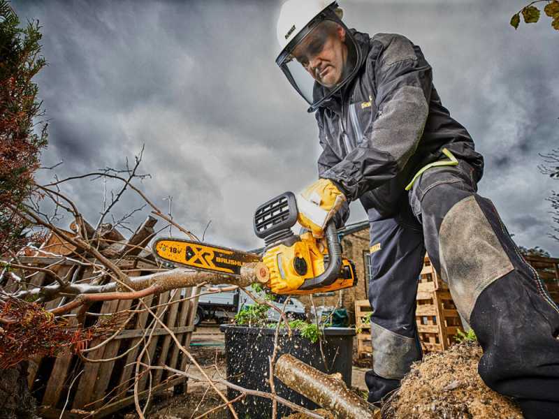 DeWalt DCM565N XJ Battery powered Electric Chainsaw BATTERY AND BATTERY CHARGER NOT INCLUDED