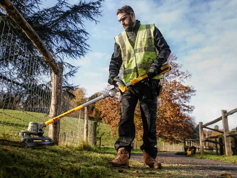 DeWalt DCMST561P1 QW Battery powered Edge Strimmer 18V 5 Ah Battery