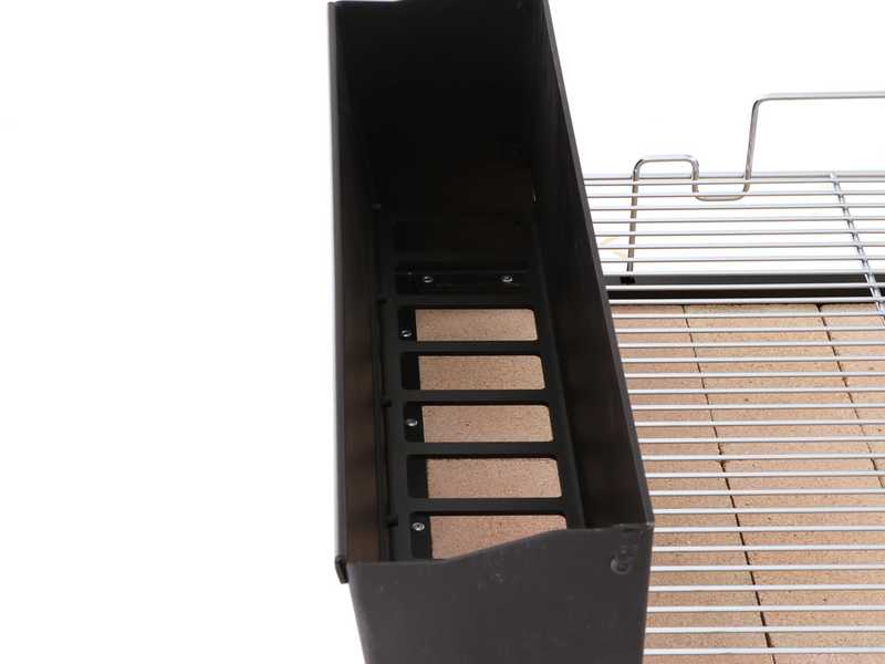 Famur BK7 Superior Charcoal and Wood-fired Barbecue with 70x48 cm Stainless Steel Grid