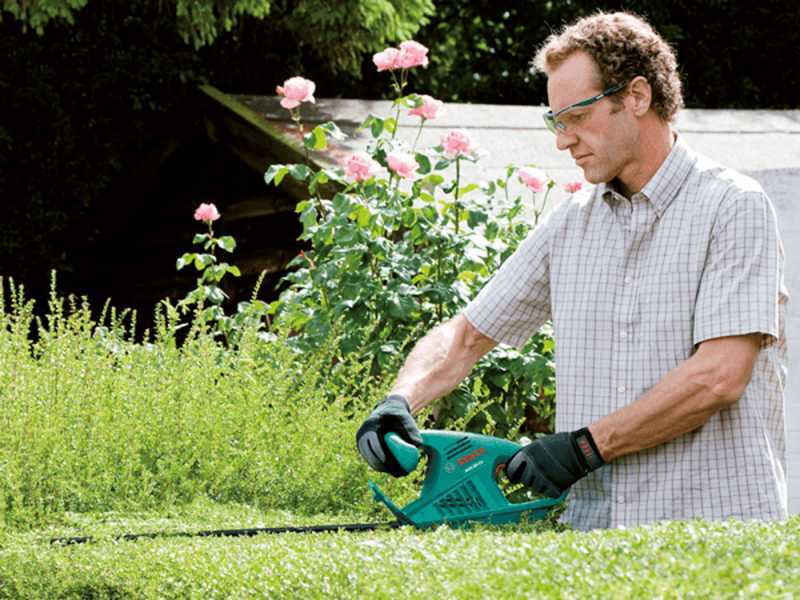 Bosch Easy HedgeCut 45 Electric Hedge Trimmer - 45 cm Blade - 420W Power