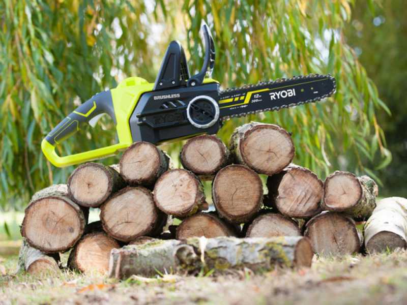 RYOBI BRUSHLESS OCS1830 Electric Chainsaw - 18V - 30cm Bar Length - BATTERY AND BATTERY CHARGER NOT INCLUDED