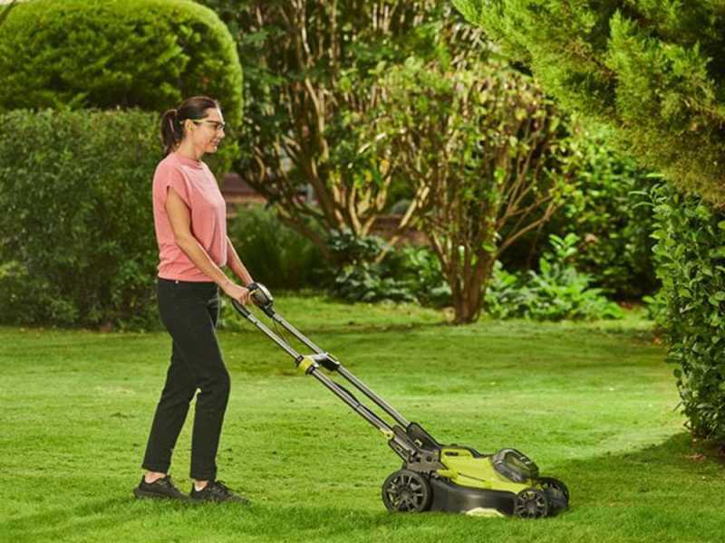 Ryobi RY18LMX40C-240 - Battery-powered Lawn Mower - 2x18V/4Ah - 40 cm Cut