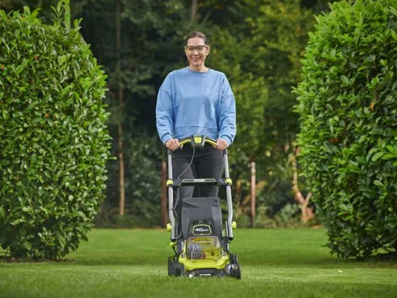 Ryobi RY18LMX40C-240 - Battery-powered Lawn Mower - 2x18V/4Ah - 40 cm Cut