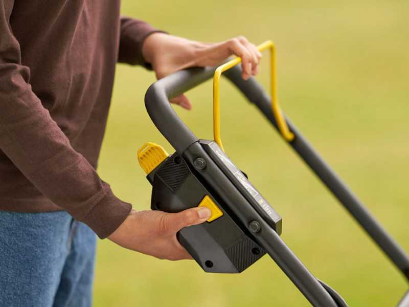 STANLEY FATMAX SFMCMW2651M Battery-powered Lawn Mower - 2 18 V/4Ah Batteries - 40 cm Cutting Width