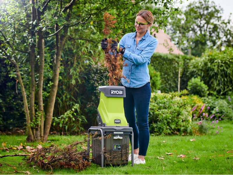 Ryobi RSH2545B - Electric shredder - 40L basket - 45 mm cutting diameter - 2500 W