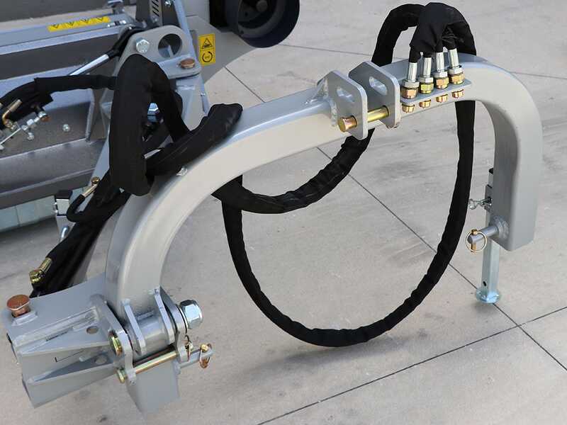 BlackStone BVL 145 L - Tractor-mounted side verge flail mower with Arm - Light Series