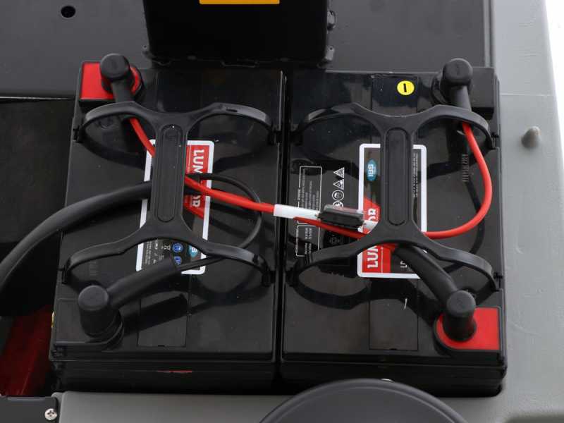 U.T. LP-430-B cordless wireless floor washer - 3 in 1: wash, dry and vacuum