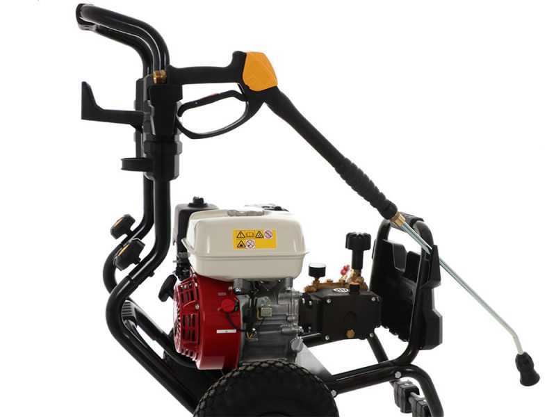 DeWalt DXPW 008E Petrol Pressure Washer - Honda GX 160 4-stroke Engine - 190 bar - 600 L/h