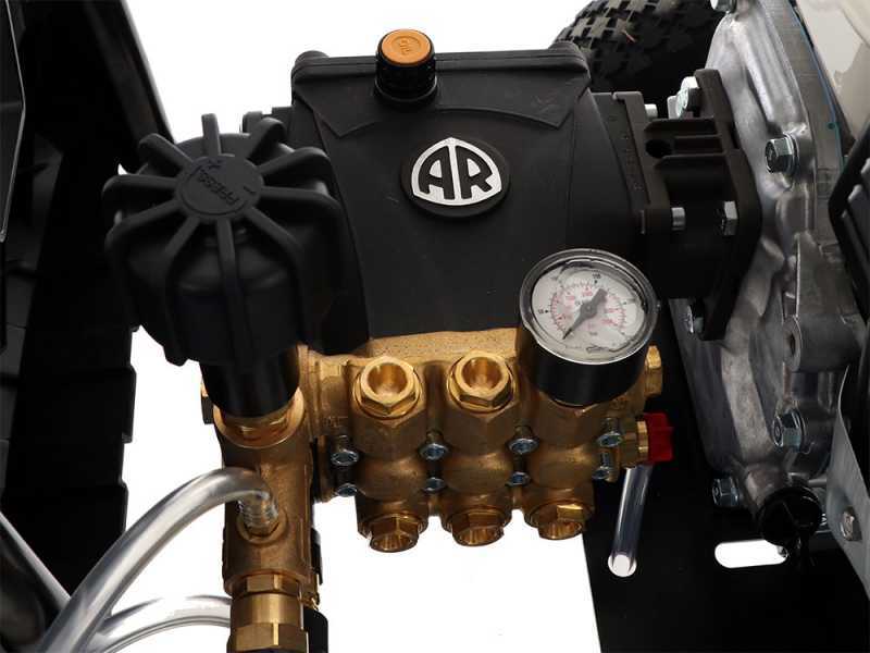 DeWalt DXPW 008E Petrol Pressure Washer - Honda GX 160 4-stroke Engine - 190 bar - 600 L/h